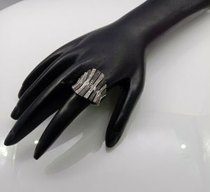 Bague en argent JEWELSPAARK tendance pour femme avec diamant naturel bleu et blanc de 0,86 ct, idéale pour fiançailles, anniversaire, mariage, fête ou cadeau - Product Image 3