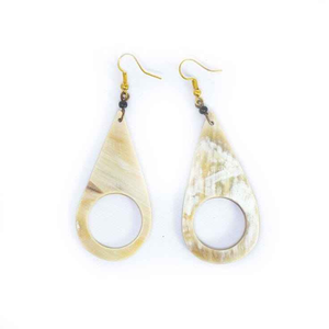 Ensemble collier et boucles d'oreilles modernes faits à la main et écologiques avec des boucles d'oreilles en corne de buffle brun et noire exquises - Product Image 3