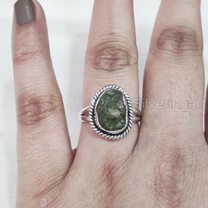 Grossiste Bijoux en pierre brute Bague pour femme Bague en argent sterling 925 avec péridot brut naturel Pierre de naissance d'août Bague de bohème - Product Image 4