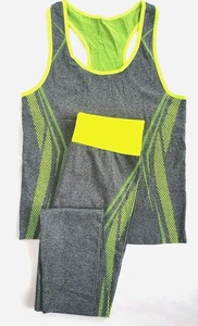 Fábrica de ropa de yoga Logotipo frontal sólido personalizado 2 piezas Sujetador de yoga sin costuras Pantalones de fitness para mujeres - Product Image 4