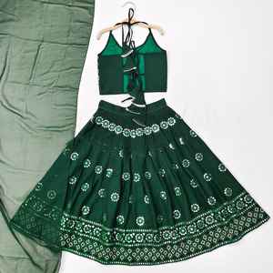 Shoryam mode filles enfants vert longueur au sol Lehenga Choli miroir broderie indien fête de mariage tenue - Product Image 2