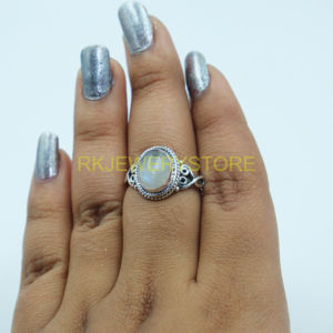 แหวนเงินแท้ 925 ทำมือ ประดับด้วยมูนสโตนทรงรี อัญมณีธรรมชาติ เครื่องประดับสำหรับผู้หญิง ของขวัญคริสต์มาส ของขวัญปีใหม่ - Product Image 2