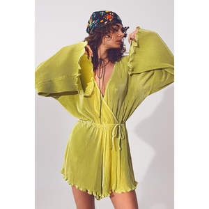 Mono casual verde de satén con detalle plisado, tejido de chifón de verano y decoración de patchwork. - Product Image 3