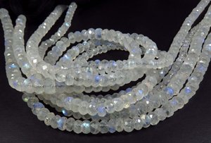 ลูกปัดพลอยมูนสโตนสีรุ้งทรงเหลี่ยม ขนาด 14 นิ้ว 4.5 มม. ธรรมชาติ ประกายเต็ม เกรดพรีเมียม แสงรุ้ง ตัดแบบหลวม - Product Image 4