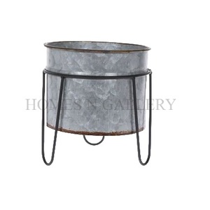 Macetas de flores de hierro y Metal grandes de fabricantes indios, macetas con acabado antiguo, decoración de jardín al aire libre diseñada para uso doméstico - Product Image 3