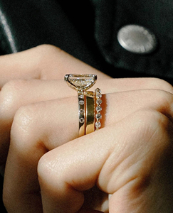 3,60 Ct Hidden Halo Moissanite Diamond Emerald Cut Ring con brillo atemporal Hidden Halo Solitaire con una claridad impresionante - Product Image 4