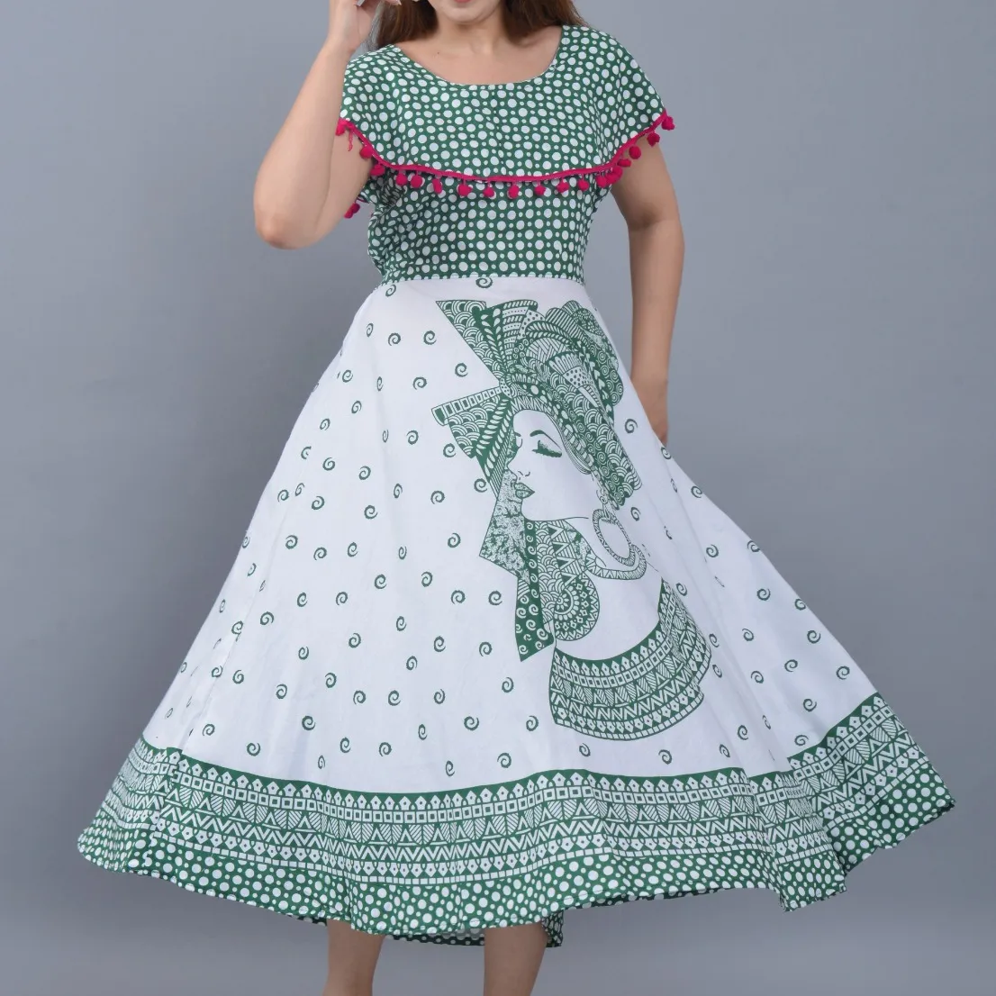 Nouveauté Robe Pumpum en coton imprimé pigmenté Imprimé unique indien avec de belles manches à glands attachées à l'intérieur Taille jusqu'à XXL