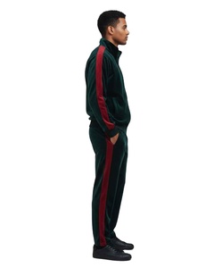 Vêtements de sport pour femmes, fabriqués en tissu respirant et moelleux, avec une coupe classique et régulière pour un usage quotidien, ensemble de survêtement en velours - Product Image 3