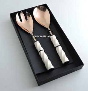 Juego de servidor de ensalada de acero inoxidable dorado con mango de diseño informal de resina blanca para juegos de ensalada de restaurante y Hotel - Product Image 1