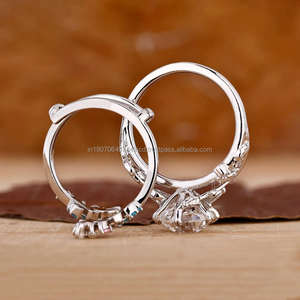 Ensemble de bague de fiançailles en or plaqué avec diamant de culture CVD taille radiant de 1 à 3 carats certifié IGI, avec anneau ouvert pour un look élégant - Product Image 3