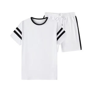 ชุดออกกำลังกายฤดูร้อนสำหรับผู้ชายไซส์พลัสแบบกำหนดเองได้ เสื้อยืดและกางเกงขาสั้นผ้าฝ้ายผสมโพลีเอสเตอร์ระบายอากาศดี ออกแบบเองได้ สไตล์ไฮสตรีท - Product Image 2