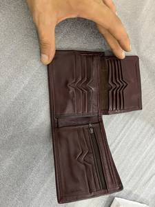 Portefeuille bifold en cuir véritable pour homme avec poche zippée et fenêtre pour carte d'identité - Portefeuille court classique en cuir - Product Image 5
