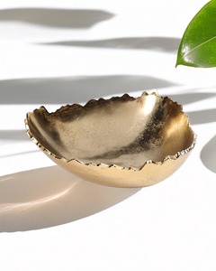 Plato Triangular de Aluminio Fundido con Borde Irregular - Product Image 6