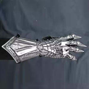 Par de Guantes Medievales Antiguos Pulidos de Acero Plateado, Arte Metálico Histórico, Coleccionable, Equipo de Protección - Product Image 2