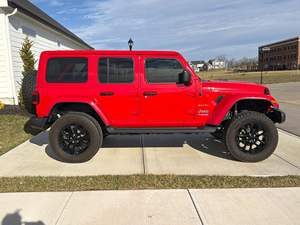 Wrangler Unlimited Sahara 4xe 2021 ~18,200 Millas, Híbrido Enchufable de 375 hp, 4x4, Mopar - Product Image 3