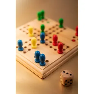 Jeu de société Ludo en bambou durable, gadgets écologiques pour le plaisir en famille - Product Image 2