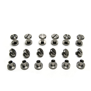 Tornillos Chicago de Acero Inoxidable con Cabeza Plana y Logotipo Grabado de 8mm y 10mm para Cuero - Product Image 1