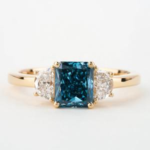 Anillo de Compromiso o Promesa Cristiano de Oro Amarillo Pulido con Certificación IGI, 1.40 TCW, Corte Asscher, Diamante Moissanita, Media Alianza - Product Image 1