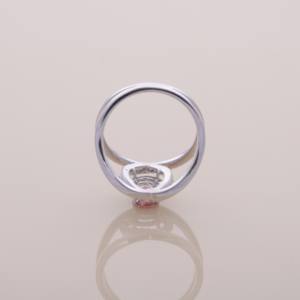 Anillo de Diamante Rosa Ovalado de 0.81ct Cultivado en Laboratorio con Halo y Banda Dividida en Oro Amarillo, Blanco y Rosa de 18K - Product Image 5