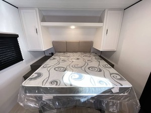 Remolque Fairly KH Usado Nuevo 2026 Keystone B-u-l-l-e-t C-l-a-s-s-i-c 18RBC listo para la venta - Product Image 2