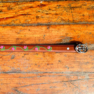 เข็มขัดหนังวัวแท้หรูหราใช้ได้ทั้งชายและหญิงทำมือด้วยการออกแบบปักที่ไม่ซ้ำใครกรอบทองเหลืองความยาวที่กำหนดเองสไตล์สบายๆ - Product Image 5