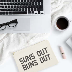 Bolsa de Maquillaje Colgante Portátil Ecológica de Gran Capacidad de Lona de Algodón Sun's Out Buns con Logotipo Personalizado y Patrón de Letras - Product Image 3