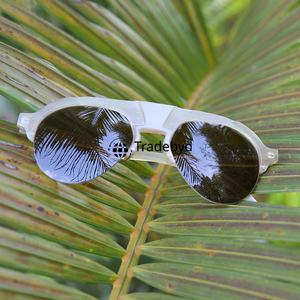 Gafas ópticas de cuerno hechas a mano con marco de cuerno de búfalo real para amantes de la moda elegante de Tradebyd - Product Image 1