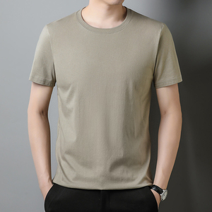 Camiseta de manga corta de algodón puro peinado informal de color sólido fino de verano con cuello redondo y diseño de logotipo personalizado OEM para hombre - Product Image 2