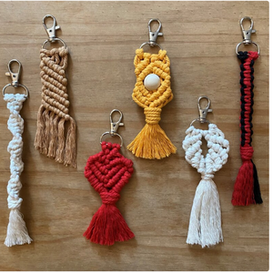 พวงกุญแจมาคราเม่ทำมืออย่างสวยงาม - Product Image 1