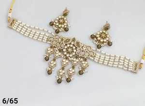 Collier ras du cou indien avec boucles d'oreilles et Mangtika pour femme Design de fleurs superbe zircon cubique fabriqué à la main - Product Image 3