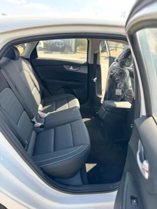 KIA K-3 2024 SUPER LIMPIO, TRANSMISIÓN AUTOMÁTICA, 4 CILINDROS, ASIENTOS DE CUERO - Product Image 5