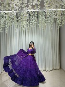 Lehenga Choli de style designer de luxe imprimé avec des travaux de miroir lourds, idéal pour les mariages, les fiançailles, les festivals, les tenues de soirée pour femmes - Product Image 2