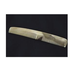 Peigne en corne fabriqué avec soin, outil de toilettage écologique fait à la main, finition polie, coiffage lisse pour cheveux et barbe naturels - Product Image 1