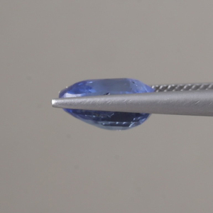 พลอยไพลินสีน้ำเงินธรรมชาติ รับรองโดย IGI ขายส่ง |   ทรงคุชชั่น 10x8 มม. |   อัญมณีไพลินสีอ่อน 4.93 กะรัต สำหรับทำเครื่องประดับ | - Product Image 2