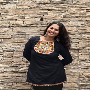 Festival Special Short Kurti en Heavy Rayon Gamthi Lace con espejo para un aspecto tradicional y moderno - Product Image 3