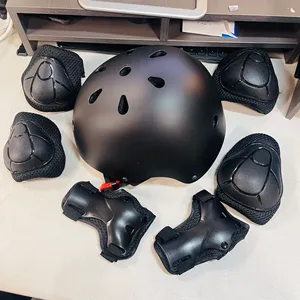 Casco per Bambini da 2 a 7 Anni con Equipaggiamento di Protezione Sportiva Inclusi Ginocchiere, Gomitiere e Parastinchi - Product Image 2