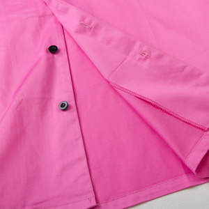 Camisa de Bolos Rosa Vintage para Hombre con Cuello de Solapa Negra en Contraste, Bolsillo en el Pecho con Ribete y Tela Transpirable de Alto Rendimiento - Product Image 6