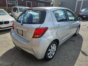 Usado 2015 T * oyota Yaris 5 puertas LE - Product Image 3