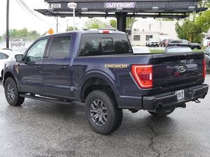 Premium usado 2023 Ford Tremor SuperCrew 4WD con asientos de cuero sistema de navegación arranque remoto techo solar Android Auto - Product Image 2