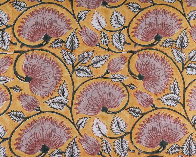 ไฟสีเหลืองและน้ำมะนาวสีชมพู