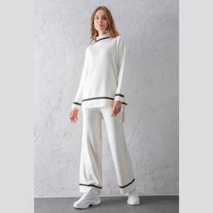 Tricots rayés pour femmes Sports deux pièces pull et pantalon surdimensionné à manches longues ensemble élégant pour le yoga et la marche quotidiens - Product Image 1