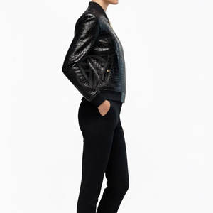 Veste en cuir gaufré moderne avec finition polie, forme structurée, tricot respirant, design léger et écologique - Product Image 3