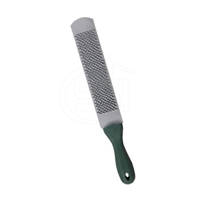 Raspador de pezuñas de grado industrial, herramienta de herrador para el mantenimiento de pezuñas de caballos y uso profesional en el cuidado de animales de granja. - Product Image 6