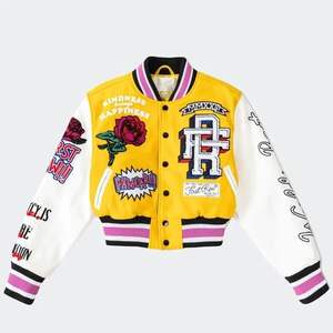 Chaqueta Universitaria Negra Elegante con Diseño Clásico que Ofrece Calidez y Versatilidad para Vendedores en Línea, Optimizada para un Look Urbano y Moderno - Product Image 1