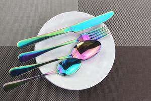 ชุดช้อนส้อมสีรุ้งที่ทันสมัยได้รับการออกแบบให้มีชั้นสีขัดมันให้การดูมีสไตล์และรูปทรงที่สวยงาม - Product Image 3