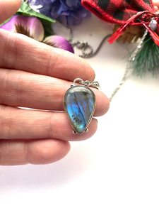Collier pendentif Labradorite avec chaîne en acier inoxydable Accent de bijoux de style vintage parfait - Product Image 3