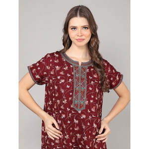 Chemise de nuit Alpine ODM pour l'hiver, imprimé floral, col brodé et poche latérale, taille élastique, tissu doux tissé - Product Image 1