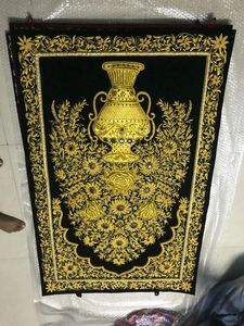 Alfombra Zari hecha a mano de estilo real moderno con intrincado diseño tradicional y piedras semipreciosas para una decoración opulenta del hogar - Product Image 2