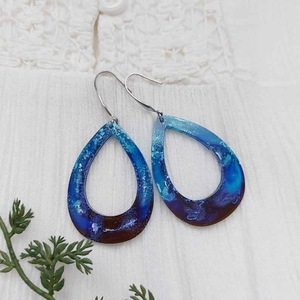 Boucles d'oreilles en résine brodée, bijoux de mode en acier inoxydable faits à la main pour femmes et filles, look classique de mariage, haute qualité - Product Image 1