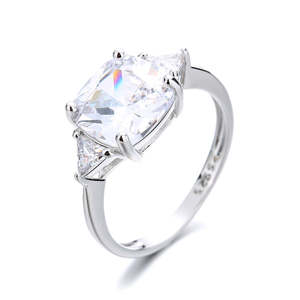 Anello in Argento Sterling con Tre Cristalli - Product Image 1